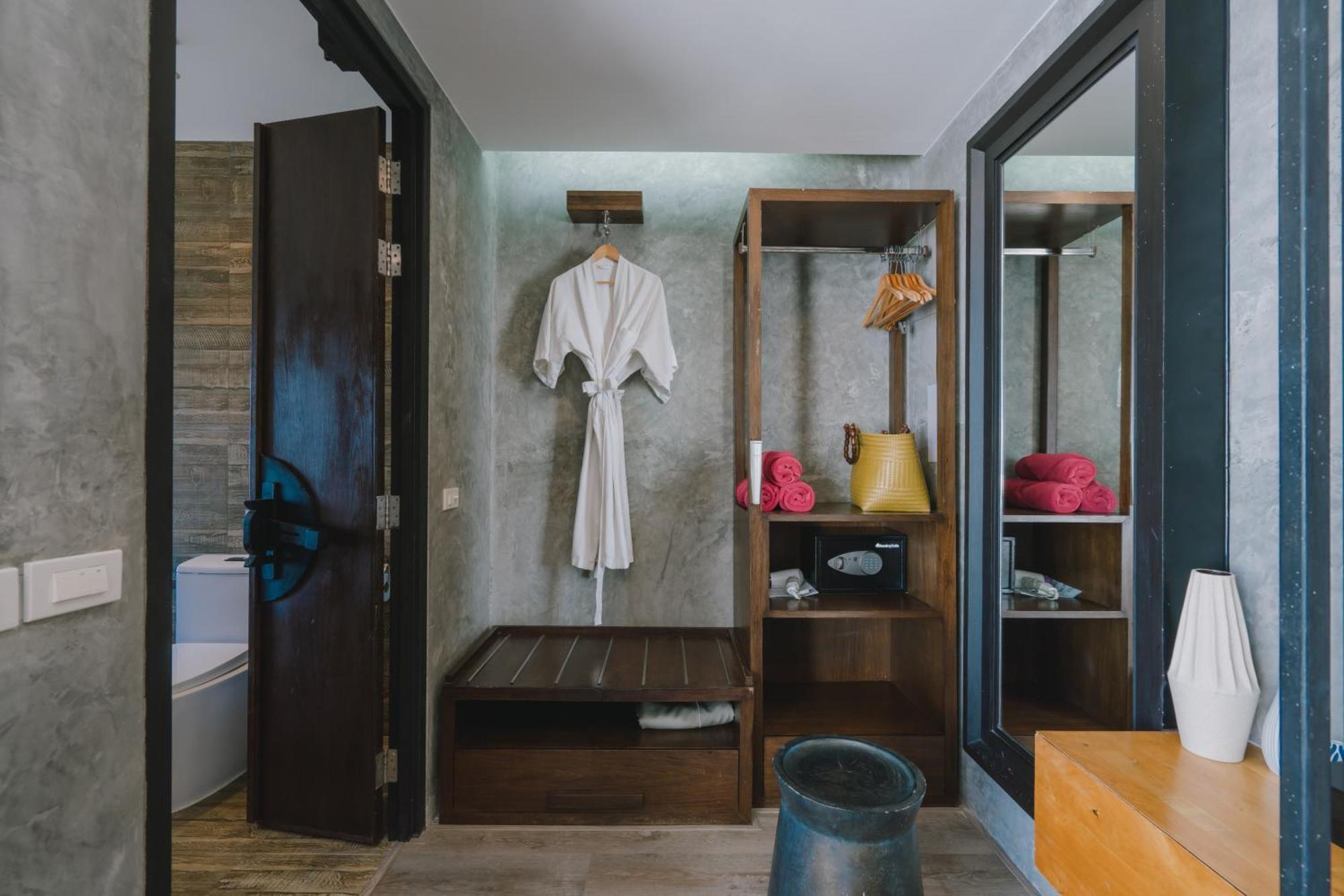 Patong Signature Boutique Hotel Szoba fotó