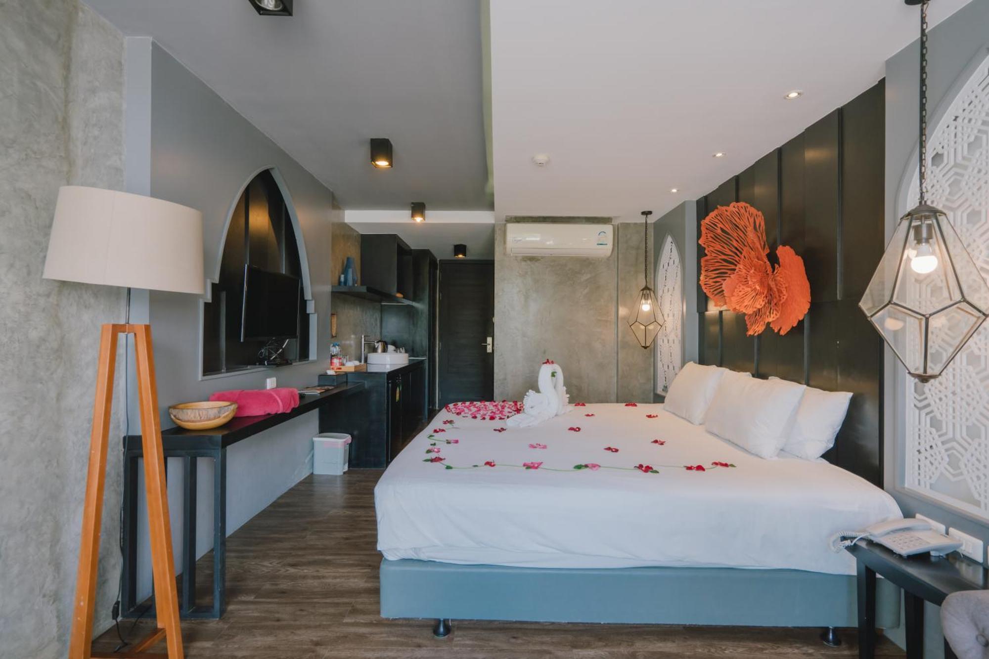 Patong Signature Boutique Hotel Szoba fotó